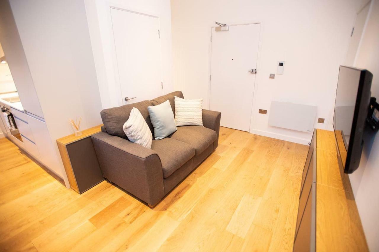 Stylish And Clean 1 Bed Apartment Maidenhead Town Center ภายนอก รูปภาพ