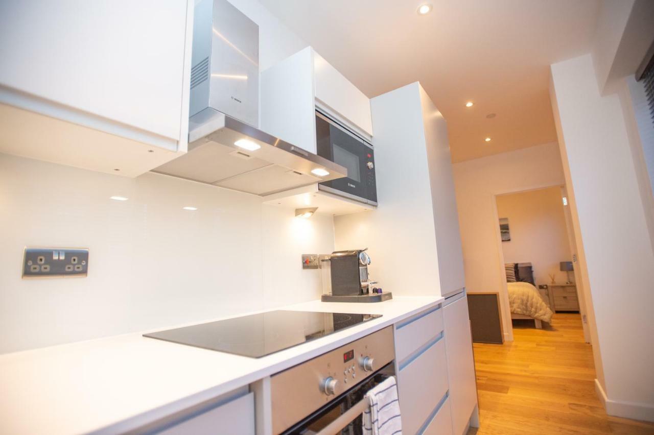 Stylish And Clean 1 Bed Apartment Maidenhead Town Center ภายนอก รูปภาพ