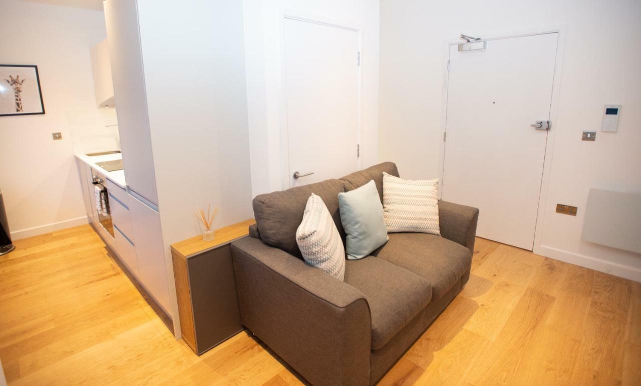 Stylish And Clean 1 Bed Apartment Maidenhead Town Center ภายนอก รูปภาพ