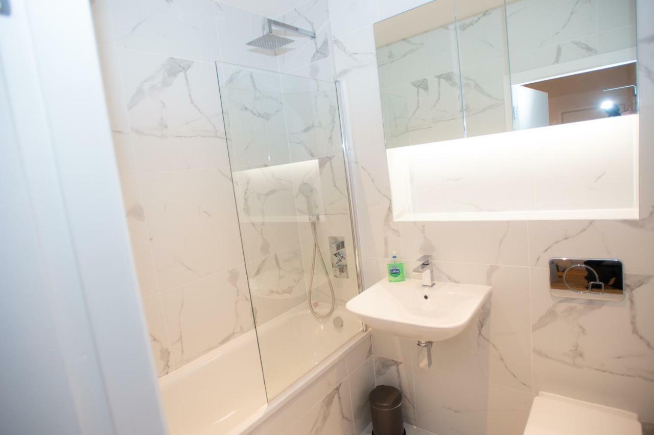 Stylish And Clean 1 Bed Apartment Maidenhead Town Center ภายนอก รูปภาพ