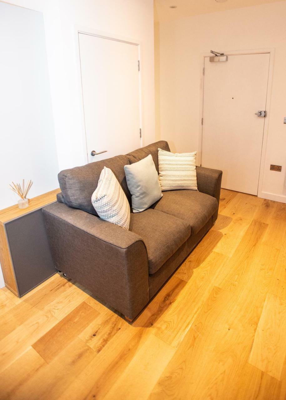Stylish And Clean 1 Bed Apartment Maidenhead Town Center ภายนอก รูปภาพ