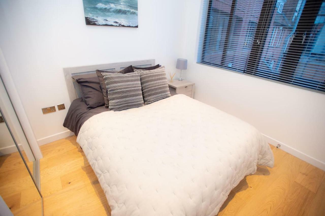 Stylish And Clean 1 Bed Apartment Maidenhead Town Center ภายนอก รูปภาพ